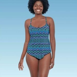Dreamsuit by Miraclebrands | Women's Slimming V-Front Tankini‎ Swimsuit Top